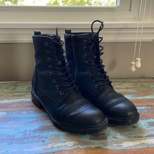 Military style boot